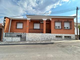 Maison  Erillas. Casa unifamiliar en venta en la puebla de montalbán