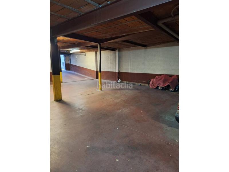 Foto c9e1e8cc-2086-47bb-ae1b-1a7b4e023a01. Parking voiture dans Olías del Rey