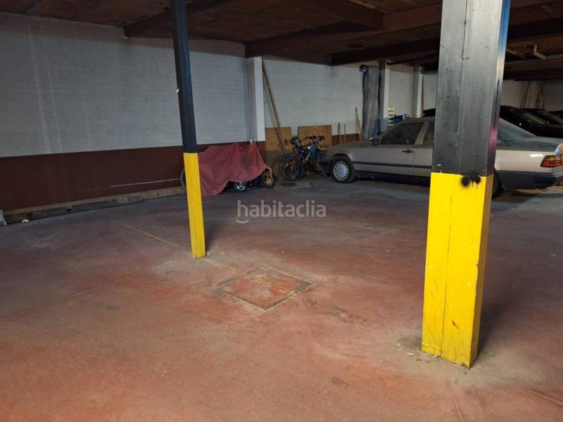 Foto ffb8151b-f4a2-4691-bec3-17b73304e25a. Parking voiture dans Olías del Rey