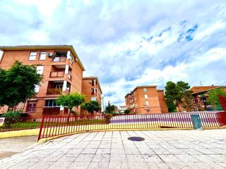 Location Appartement  Calle río gevalo. Piso en alquiler en azucaica45007