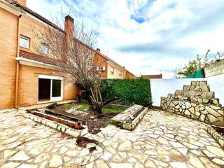 Semi detached house in Calle islas cíes 7. Venta de chalet adosado en seseña