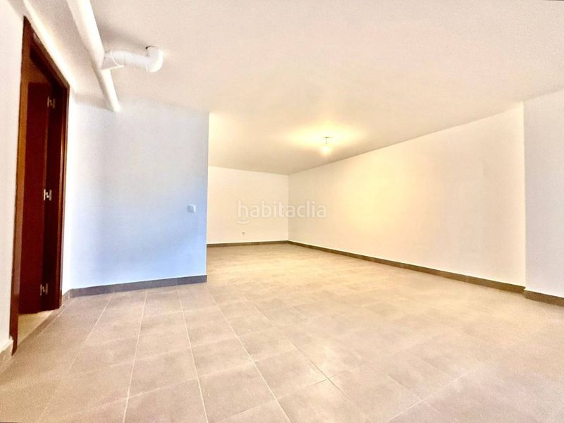 Foto e1429998-1d89-4948-b509-e630167b842e. Casa aparellada amb calefacció aparcament piscina a Bargas