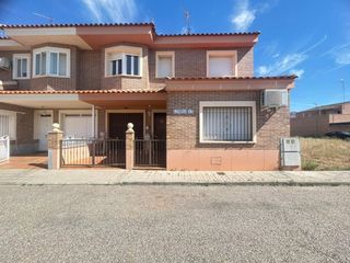 Casa aparellada  Calle lisboa. Casa en venta en sonseca