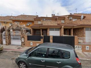 Maison jumelée  Calle países bajos. Chalet adosado en venta en yuncos