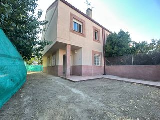 Rent Towny house  Calle lope de vega. Chalet pareado en venta en camarenilla