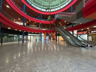 Local Comercial en Calle Viena