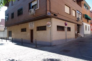Rent Business premise  Calle escorial. Local comercial