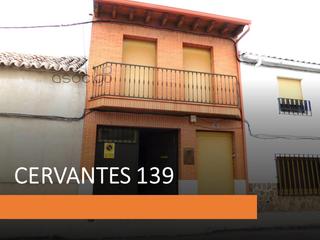 Casa  Cervantes. Casa en venta con garaje, terraza y patio en calzada de calatrav