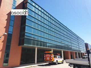 Bureau  Francisco de medina mendoza. Edificio moderno de 3 plantas con parking en cabanillas del camp