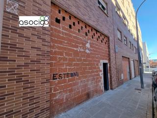 Local Comercial  N/a. Local comercial en bruto con salida de humos en calle la luna
