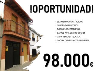Casa  Cervantes. Casa de 2 plantas con garaje, patio y terraza en calzada de cala