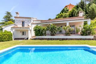 Xalet en El Clavn-Valdeluz. Chalet con piscina, vistas y diseo andaluz en el clavn guadala