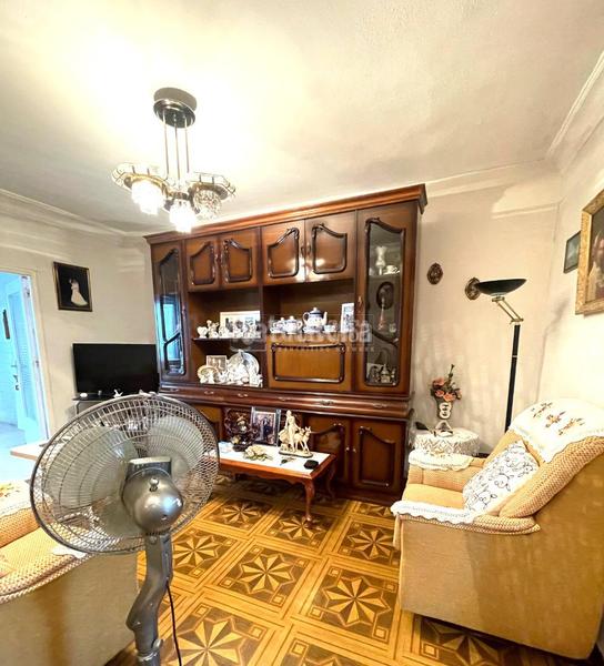 Foto aa2bbd57-ef0c-41a0-87c8-d40a6a13f540. Piso  en venta en Los Cármenes Madrid