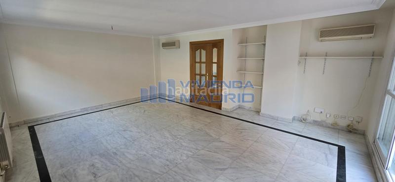 Foto 5a3528e5-98bc-42fa-b6e1-792b017d8c7b. Haus mit heizung pool in Valdebebas - Valdefuentes Madrid