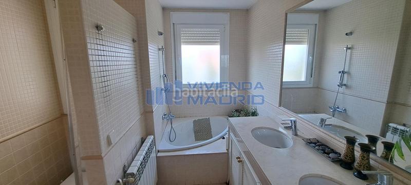 Foto c8eddb59-4eac-4646-badb-42327bfe3ff7. Casa con riscaldamento piscina in Valdetorres de Jarama