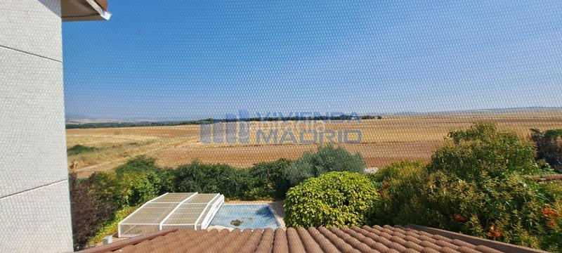 Foto d72d9432-6ec4-4a58-9f55-54b7f720b799. Casa con riscaldamento piscina in Valdetorres de Jarama