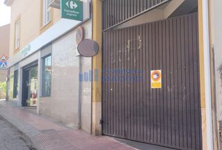 Aparcament cotxe  Mira el río