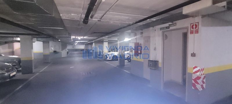 Foto b10107bf-9151-4de0-bfe4-20607bcd9a3e. Aparcament cotxe a Algete centro Algete