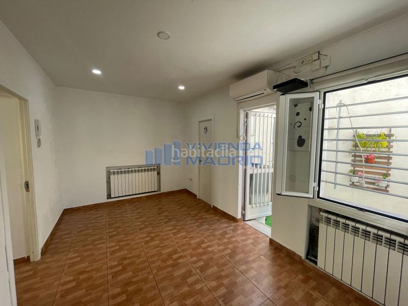 Foto 51584952-a79e-42d2-a432-5a55d90d1cba. Piso en Valdeacederas Madrid