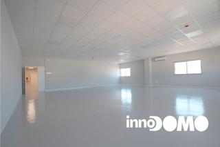 Location Local commercial à La Ermita. Local en centro de equipamientos en parla-la ermita