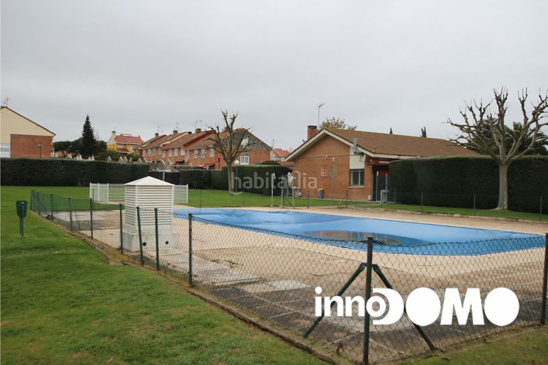 Foto a618d46e-3563-4443-b8eb-995009e6487f. Casa adossada amb calefacció piscina a Moraleja de Enmedio