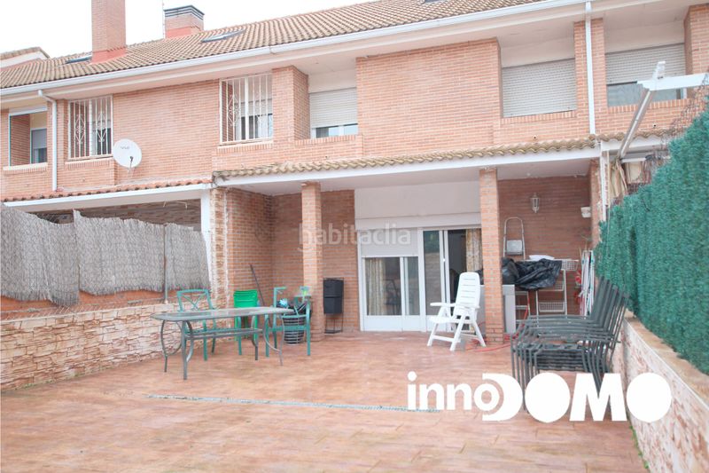 Foto f2535e83-eeee-406a-a75f-a27790511765. Casa adossada amb calefacció piscina a Moraleja de Enmedio