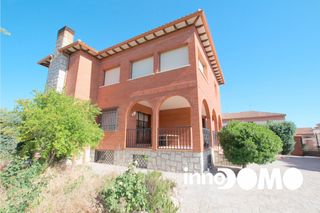 Maison à Bargas. Chalet independiente en venta en bargas-toledo