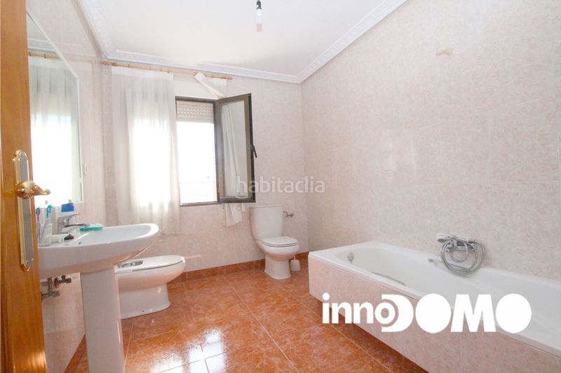 Foto ac2d50f3-67f6-4b87-b804-bd225a10be3c. Casa amb xemeneia calefacció aparcament a Bargas