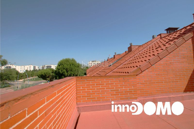 Foto 07984324-853b-4ec4-b6e3-7cf6009f68c3. Casa adossada amb xemeneia calefacció aparcament a Getafe