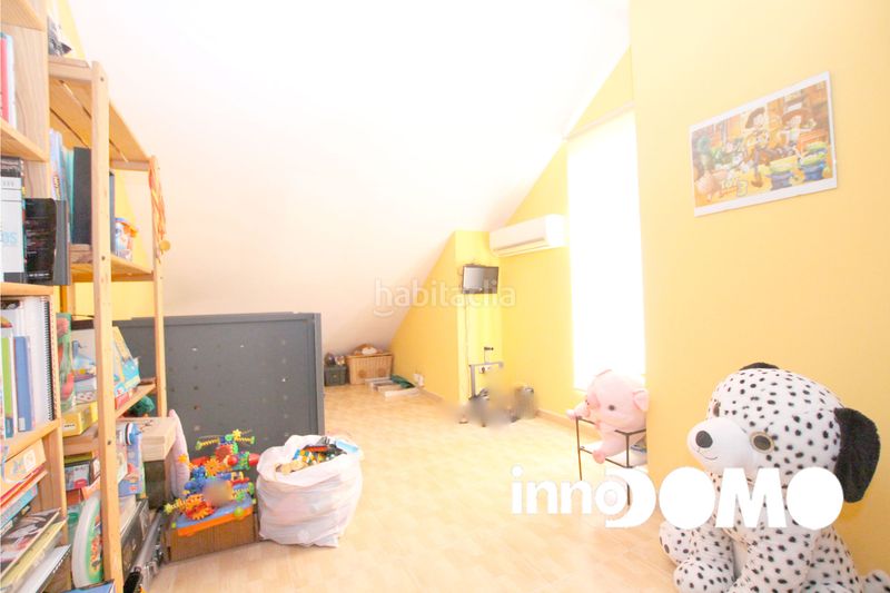 Foto b18c5c42-e5d4-4607-8328-b5541a2d5a78. Casa adossada amb xemeneia calefacció aparcament a Getafe