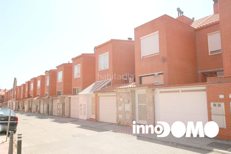Foto d049e114-9634-4fbd-905a-e3198269e506. Casa adossada amb xemeneia calefacció aparcament a Getafe