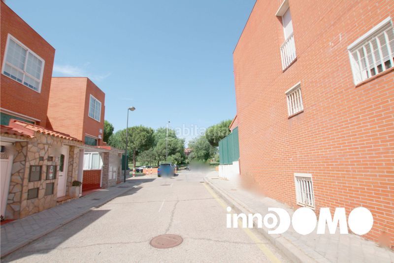 Foto e29bfc03-7ddb-4263-aeda-870107be5ca8. Casa adossada amb xemeneia calefacció aparcament a Getafe