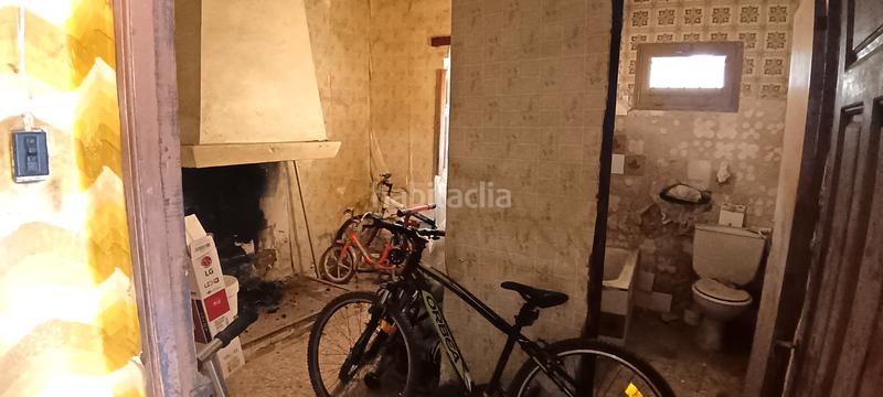 Foto 4eacc1ab-a542-421a-a88d-a62b99a263d1. Casa amb xemeneia aparcament a Valdearenas