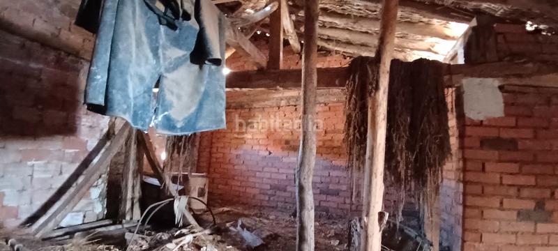 Foto fbd1a679-acde-48d3-8808-22dd742b4542. Casa amb xemeneia aparcament a Valdearenas