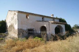Masia a Teulada. Casa de campo en ruina