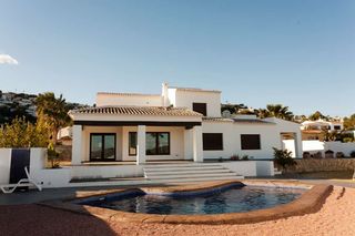 Xalet a El Portet-Pla del Mar. Preciosa villa de estilo mediterraneo con vistas al mar y a mora