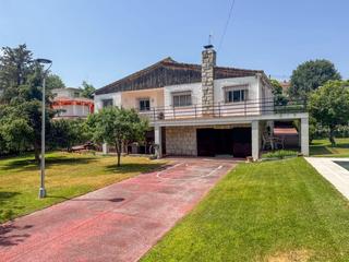 Xalet  Calle castillo ribadavia. Gran chalet en parcela de 1.140 m con dos viviendas independient