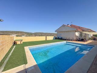 Chalet in Ambite. Chalet independiente con piscina privada en ambite, sierra de ta