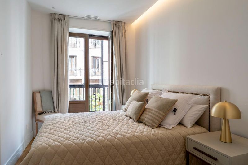 Foto 5140c0e9-d2d8-4b5f-b030-61c3e7d1e578. Rent flat in Sol Madrid