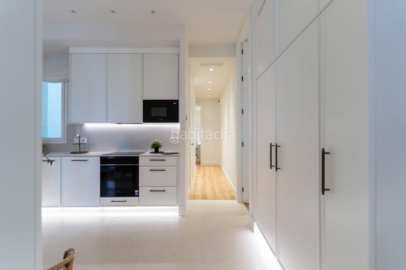 Foto b22e6e44-c02e-493f-94a6-57b2b97b9fc5. Rent flat in Sol Madrid