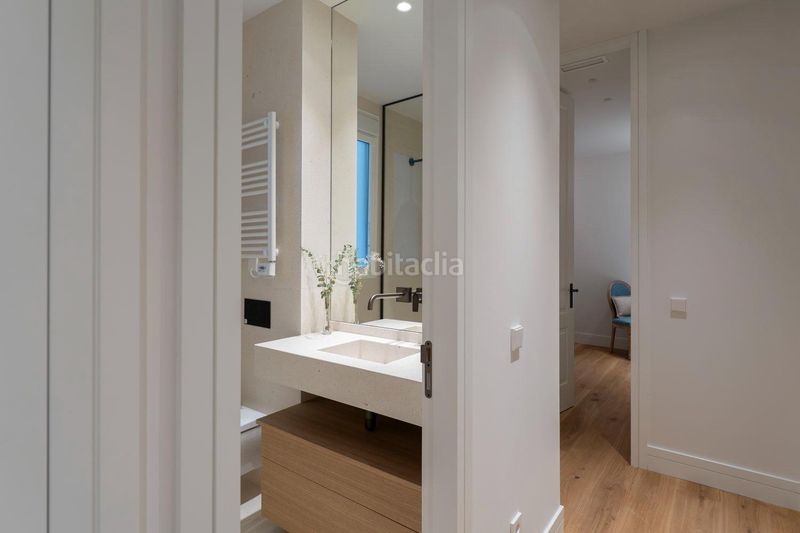 Foto fa492eb3-afb3-4ae8-b41a-30d7a998e4fc. Rent flat in Sol Madrid