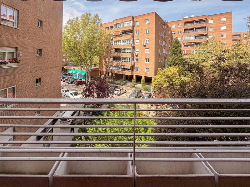 Foto ec8c4134-ccfd-454b-8c11-b0f4fe57891c. Pis amb aparcament a Alameda de Osuna Madrid