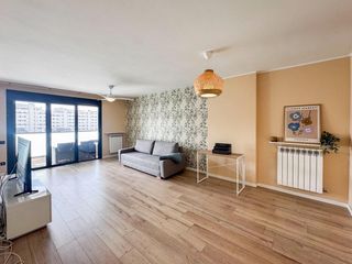 Affitto Appartamento  Calle eduardo galeano. Luminoso piso de 3 dormitorios con dos terrazas, piscina y garaj