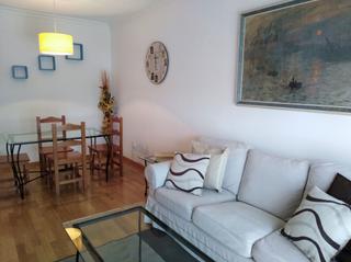 Miete Etagenwohnung in Calle de pirra 44. Estupendo piso de dos dormitorios amueblado con plaza de garaje.