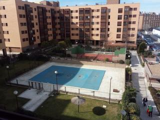 Piso en Calle de deyanira 59. Piso de dos dormitorios. gareje. urbanización con piscina, padel