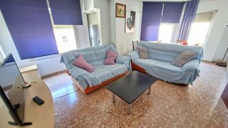 Miete Etagenwohnung  Calle capitán torregrosa. Piso sólo para estudiantes