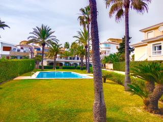 Apartamento en Montañar-El Arenal. 1 linea de playa   con vistas al mar de javea