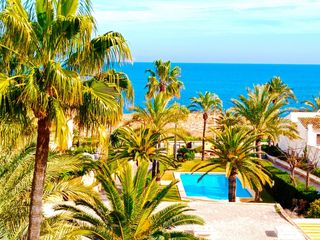 Apartament a Montañar-El Arenal. Apartamento en primera línea del mar  puerto de jávea
