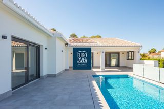 Casa a Partida Comunes-Adsubia. Villa paros de planta baja en construcción con vistas abiertas a