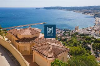 Casa en Puerto. Villa amara, una joya mediterránea en cuesta san antonio con una
